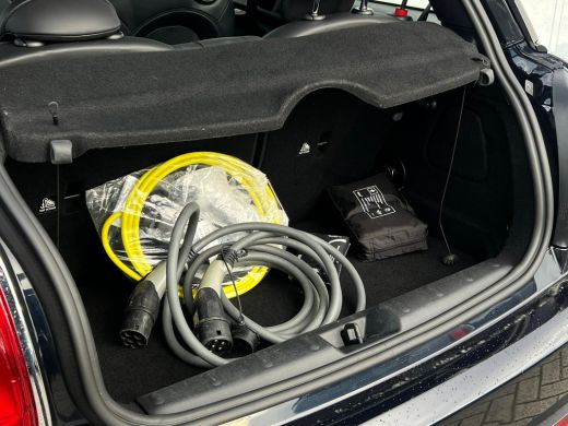 Mini Electric Classic 33 kWh NL-AUTO | PANODAK | LEDER ActivLease financial lease