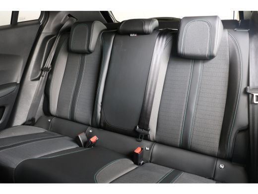Peugeot 2008 1.2 PureTech 130PK Allure | Navi | Clima | Cruise | Camera | Parkeersensoren | 17" Lichtmetaal | ... ActivLease financial lease