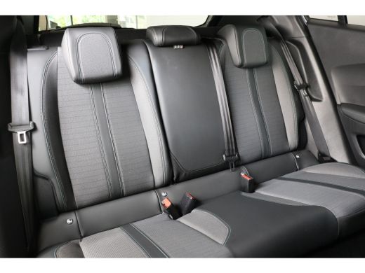 Peugeot 2008 1.2 PureTech 130PK Allure | Navi | Clima | Cruise | Camera | Parkeersensoren | 17" Lichtmetaal | ... ActivLease financial lease