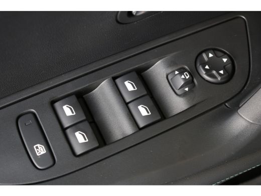 Peugeot 2008 1.2 PureTech 130PK Allure | Navi | Clima | Cruise | Camera | Parkeersensoren | 17" Lichtmetaal | ... ActivLease financial lease