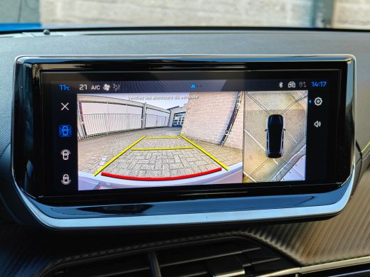 Peugeot 208 GT | Armsteunen op de voorportieren bekleed met kunstleder met groen sierstiksel (GT-Line) | Clim... ActivLease financial lease