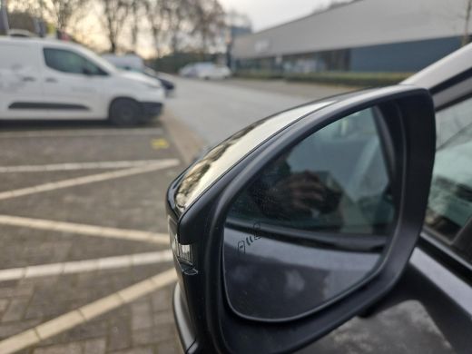 Toyota C-HR 1.8 Hybrid 140 First Edition (Navigatie - Park. assist) ActivLease financial lease