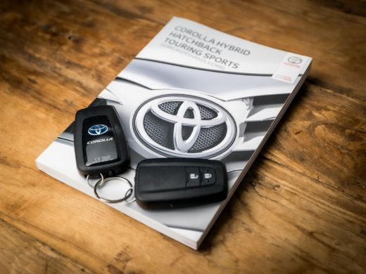 Toyota Corolla Touring Sports 2.0 Hybrid Sport 180Pk Automaat (VIRTUAL COCKPIT, APPLE CARPLAY, CAMERA, STOELVERWARMING, SPORTST... ActivLease financial lease