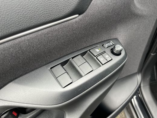 Toyota Yaris Cross 1.5 Hybrid 115 First Edition | Apple CarPlay/Android auto | Navigatie | Achteruitrijcamera | Comf... ActivLease financial lease