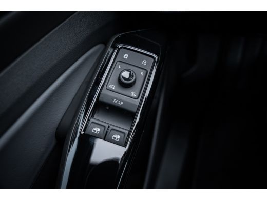 Volkswagen ID.4 Pro Limited Edition Inclusief &euro;2000,- inruilvoordeel | 'App-Connect' draadloze smartphone integra... ActivLease financial lease