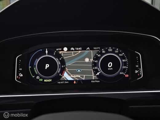 Volkswagen Tiguan 1.4 TSI eHybrid R-Line Panorama/Leder/HUD/Black style ActivLease financial lease