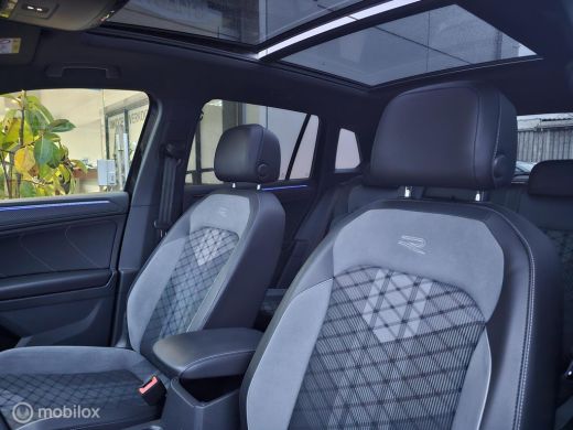 Volkswagen Tiguan 1.5 TSI R-Line Panorama/Harman Kardon/HUD/Black Style ActivLease financial lease