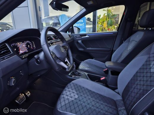 Volkswagen Tiguan 1.5 TSI R-Line Panorama/Harman Kardon/HUD/Black Style ActivLease financial lease