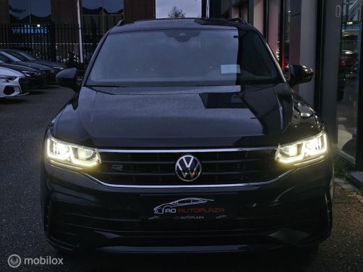 Volkswagen Tiguan 1.5 TSI R-Line Panorama/Harman Kardon/HUD/Black Style ActivLease financial lease