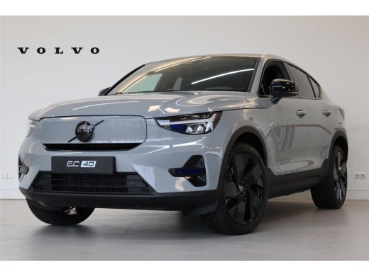 Volvo  EC40 175 kW 238PK Plus Black Edition | Black Pack | Getint Glas | Climate | HK Audio