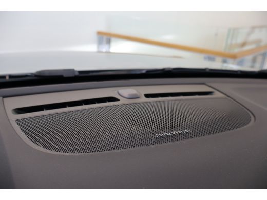 Volvo  EC40 175 kW 238PK Plus Black Edition | Black Pack | Getint Glas | Climate | HK Audio ActivLease financial lease