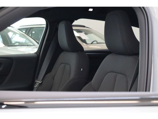 Volvo  EC40 175 kW 238PK Plus Black Edition | Black Pack | Getint Glas | Climate | HK Audio ActivLease financial lease