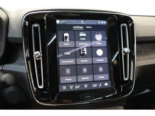 Volvo  EC40 175 kW 238PK Plus Black Edition | Black Pack | Getint Glas | Climate | HK Audio ActivLease financial lease