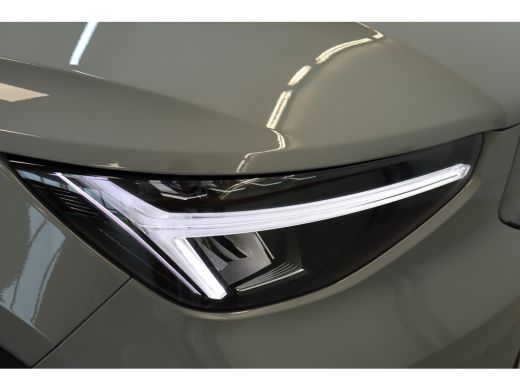 Volvo  EC40 175 kW 238PK Plus Black Edition | Black Pack | Getint Glas | Climate | HK Audio ActivLease financial lease