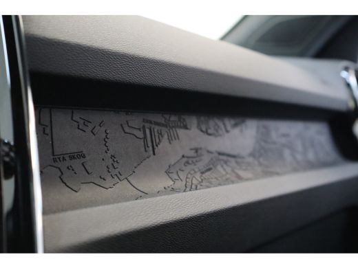 Volvo  EC40 175 kW 238PK Plus Black Edition | Black Pack | Getint Glas | Climate | HK Audio ActivLease financial lease