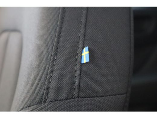 Volvo  EC40 175 kW 238PK Plus Black Edition | Black Pack | Getint Glas | Climate | HK Audio ActivLease financial lease