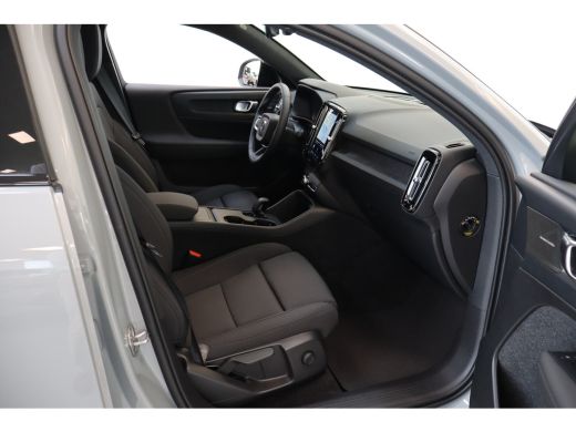 Volvo  EC40 175 kW 238PK Plus Black Edition | Black Pack | Getint Glas | Climate | HK Audio ActivLease financial lease