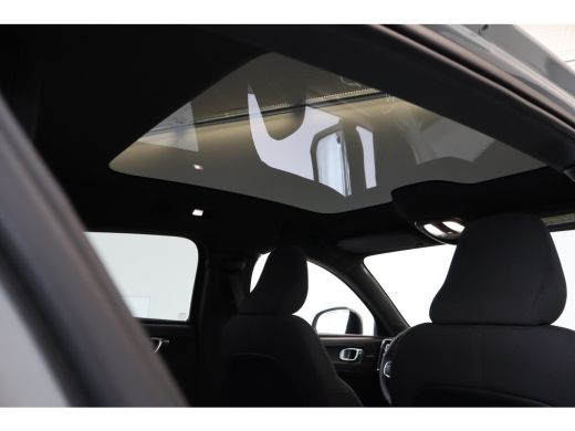 Volvo  EC40 175 kW 238PK Plus Black Edition | Black Pack | Getint Glas | Climate | HK Audio ActivLease financial lease