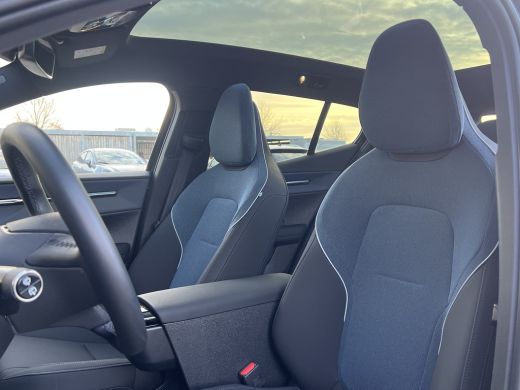 Volvo  EX30 Single Motor Extended Range Ultra 69 kWh | Panoramadak | Elektrisch verstelbare stoelen | Harman ... ActivLease financial lease