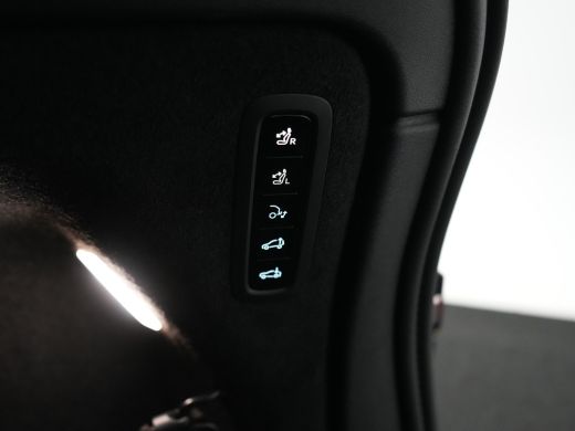 Volvo  EX90 Twin Motor Plus 7p. 111 kWh | Luchtvering | 22" | Bose Sound | Trekhaak | Panoramadak | Head-Up ActivLease financial lease