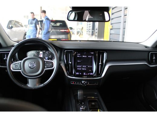 Volvo  V60 2.0 B3 Momentum Advantage | Adaptieve cruise control | Apple carplay & Android auto | Keyless Sta... ActivLease financial lease