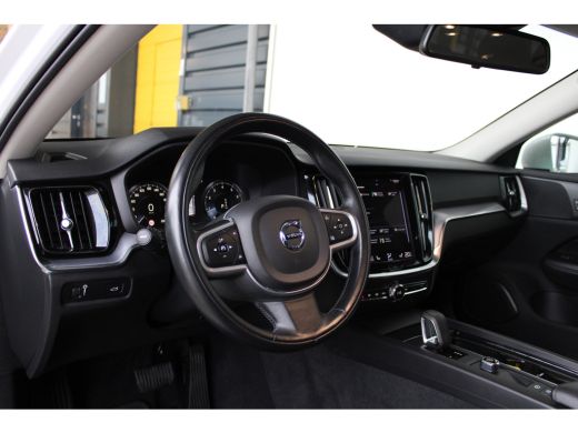 Volvo  V60 2.0 B3 Momentum Advantage | Adaptieve cruise control | Apple carplay & Android auto | Keyless Sta... ActivLease financial lease