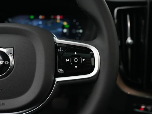 Volvo  XC60 T6 AWD Ultra Dark Luchtvering | 22" LM Velgen | B&W Audio | Trekhaak ActivLease financial lease