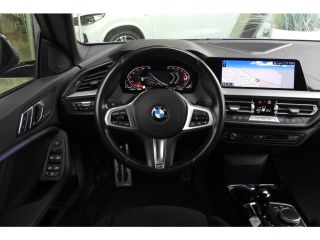 BMW 2 Serie 218i M Sport Automaat / Achteruitrijcamera / M Sportonderstel / Comfort Access / LED / Live Cockp...