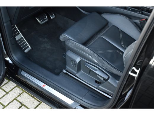 Audi Q3 45 TFSI e S Line | 360 Camera | Lederen Bekleding | Black Optic | Sfeerverlichting | 3X S-Line | ... ActivLease financial lease