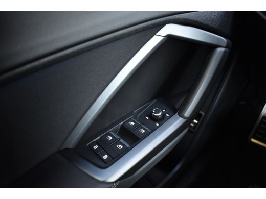 Audi Q3 45 TFSI e S Line | 360 Camera | Lederen Bekleding | Black Optic | Sfeerverlichting | 3X S-Line | ... ActivLease financial lease