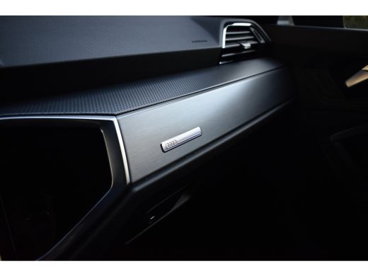 Audi Q3 45 TFSI e S Line | 360 Camera | Lederen Bekleding | Black Optic | Sfeerverlichting | 3X S-Line | ... ActivLease financial lease