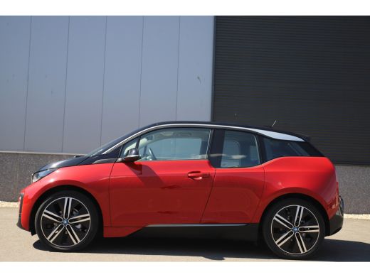 BMW i3 Executive 120Ah 42 kWh/Carplay/W-pomp/Camera/3-fase/20"/Led ActivLease financial lease