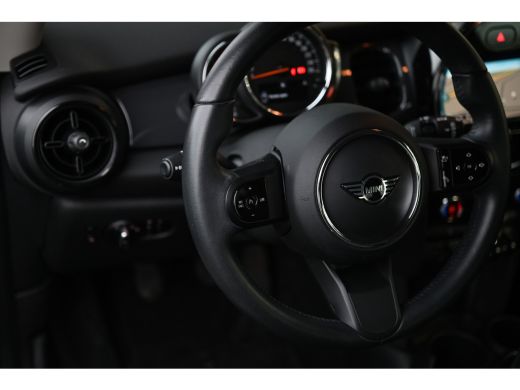 Mini One One / Essential / LED / Navigatie / Airconditioning / Cruise Control ActivLease financial lease