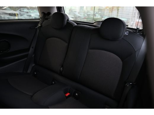 Mini One One / Essential / LED / Navigatie / Airconditioning / Cruise Control ActivLease financial lease