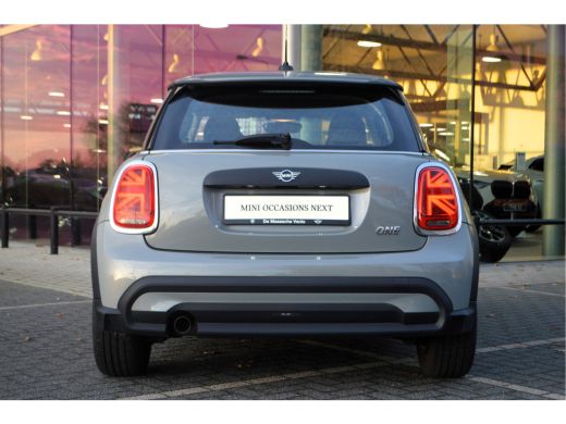 Mini One One / Essential / LED / Navigatie / Airconditioning / Cruise Control ActivLease financial lease