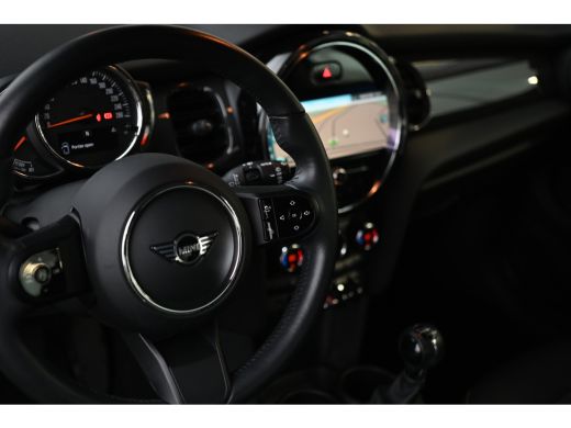 Mini One One / Essential / LED / Navigatie / Airconditioning / Cruise Control ActivLease financial lease