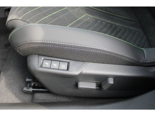 Peugeot e-2008 GT - Electric | Advanced Active Safety Brake met camera en radar | Climate Control | Elektrisch v... ActivLease financial lease