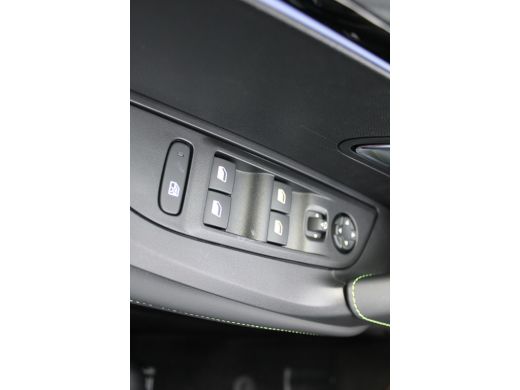 Peugeot e-2008 GT - Electric | Advanced Active Safety Brake met camera en radar | Climate Control | Elektrisch v... ActivLease financial lease