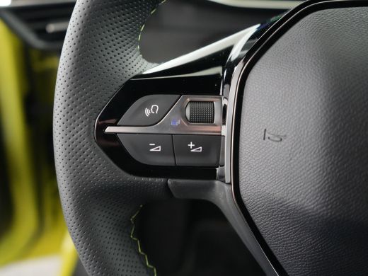 Peugeot e-208 GT | 8 jaar fabrieksgarantie of 160.000 kilometer op het accupakket | Adaptieve cruise control me... ActivLease financial lease