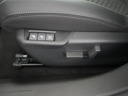 Peugeot e-208 GT | 8 jaar fabrieksgarantie of 160.000 kilometer op het accupakket | Adaptieve cruise control me... ActivLease financial lease