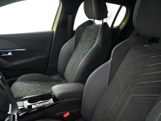 Peugeot e-208 GT | 8 jaar fabrieksgarantie of 160.000 kilometer op het accupakket | Adaptieve cruise control me... ActivLease financial lease