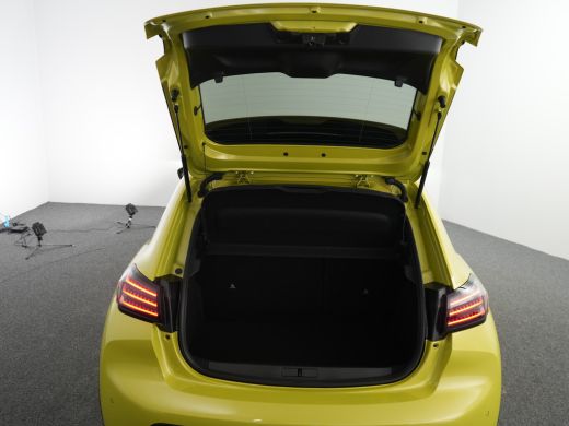 Peugeot e-208 GT | 8 jaar fabrieksgarantie of 160.000 kilometer op het accupakket | Adaptieve cruise control me... ActivLease financial lease