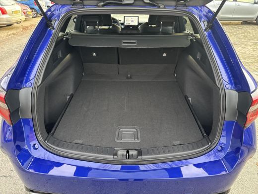 Toyota Corolla Touring Sports Hybrid 140 Dynamic | 06-10141018 Voor meer informatie ActivLease financial lease