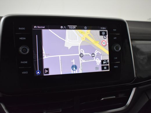 Volkswagen T-Roc R-Line 150pk DSG/AUTO | Trekhaak | Park assist | Adaptief cruise control | Camera achter | Naviga... ActivLease financial lease