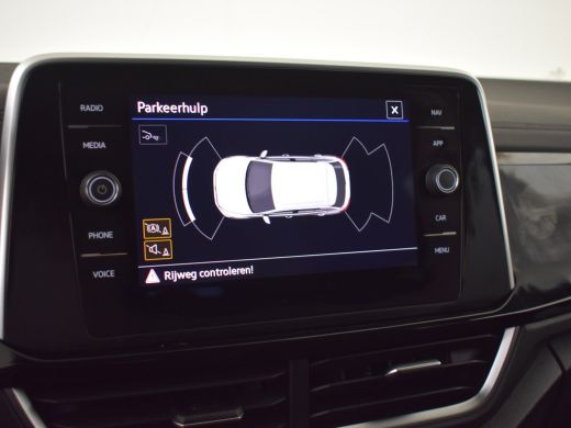 Volkswagen T-Roc R-Line 150pk DSG/AUTO | Trekhaak | Park assist | Adaptief cruise control | Camera achter | Naviga... ActivLease financial lease