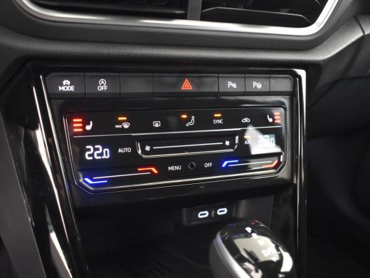 Volkswagen T-Roc R-Line 150pk DSG/AUTO | Trekhaak | Park assist | Adaptief cruise control | Camera achter | Naviga... ActivLease financial lease