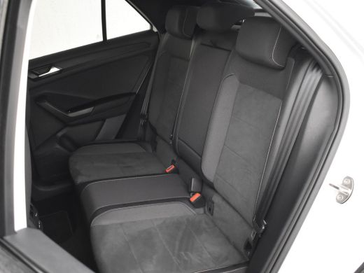 Volkswagen T-Roc R-Line 150pk DSG/AUTO | Trekhaak | Park assist | Adaptief cruise control | Camera achter | Naviga... ActivLease financial lease