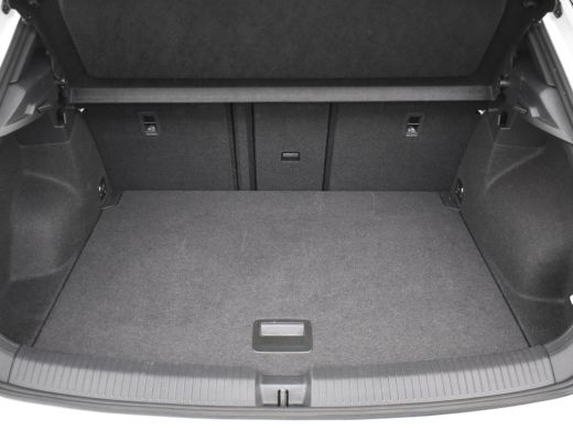 Volkswagen T-Roc R-Line 150pk DSG/AUTO | Trekhaak | Park assist | Adaptief cruise control | Camera achter | Naviga... ActivLease financial lease