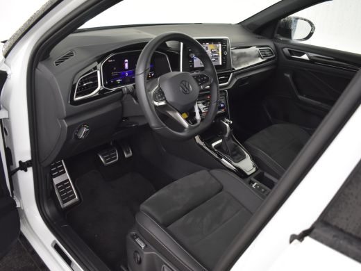 Volkswagen T-Roc R-Line 150pk DSG/AUTO | Trekhaak | Park assist | Adaptief cruise control | Camera achter | Naviga... ActivLease financial lease
