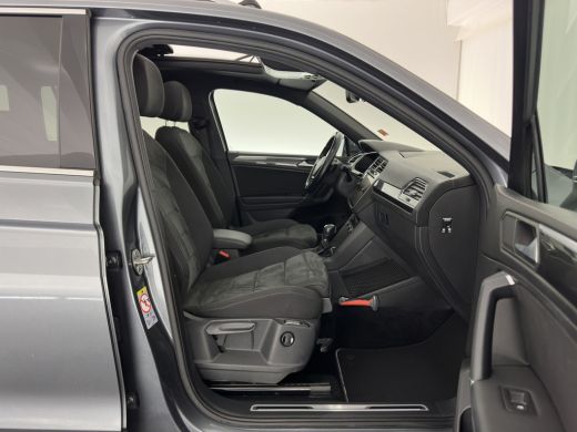 Volkswagen Tiguan Allspace 1.5 TSI R-line Highline Business (7-Pers.) (INCL-BTW) Aut * PANO | NAVI-FULLMAP | XENON | ALCANTA... ActivLease financial lease